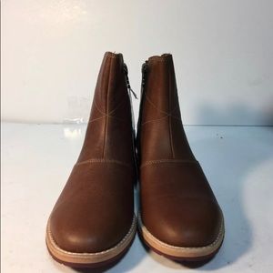 Ahnu octavia brown leather boots size 7 New in box